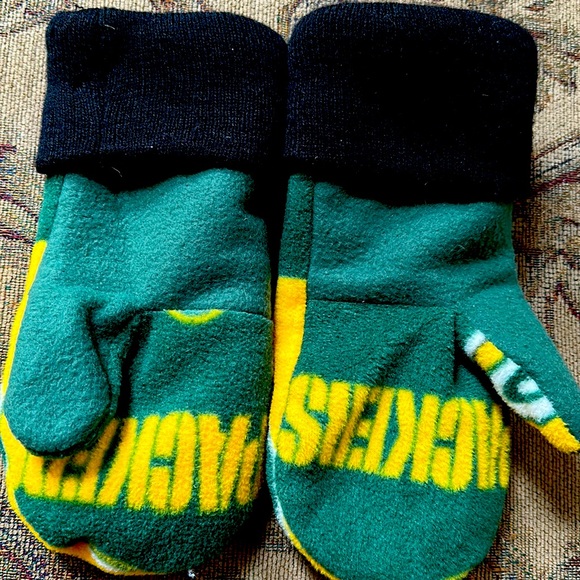 Green bay packer mittens  . Homemade. Adult Unisex. Size small or child M/L - Picture 2 of 4